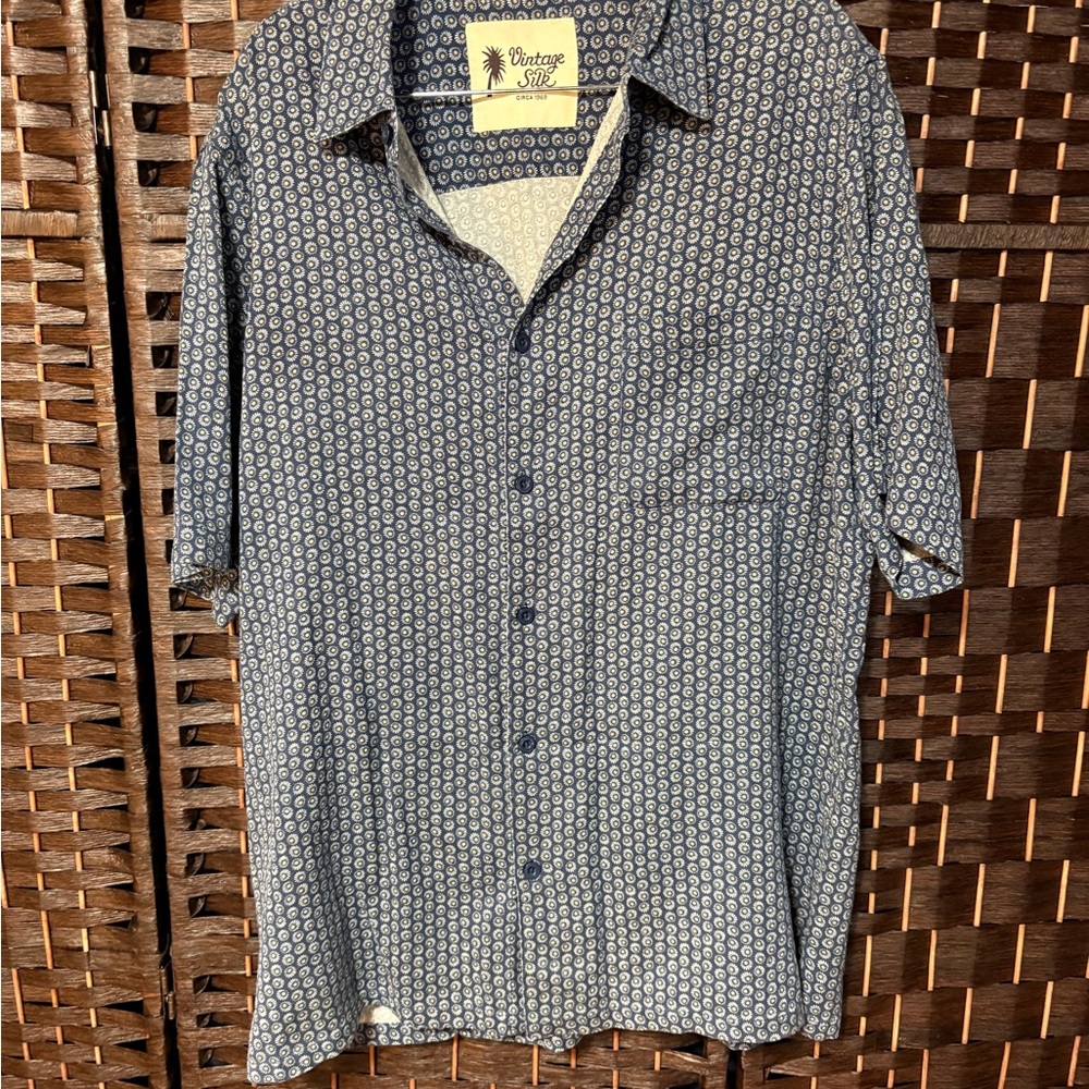 Vintage Silk Men’s XL 100% Silk Blue Daisy Print Button Up Shirt